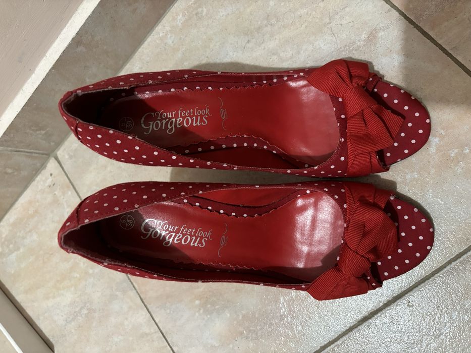 Елегантни обувки на ток 38