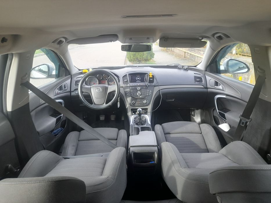 Vând Opel Insignia