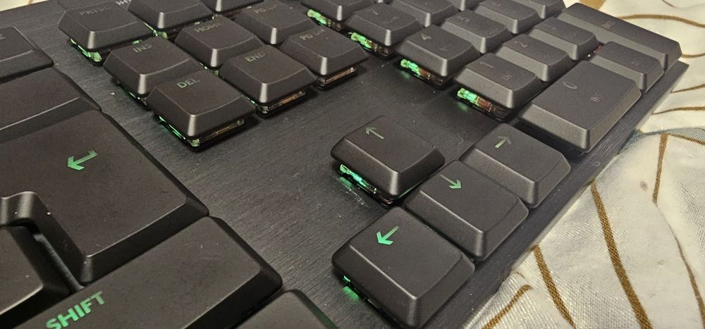 Logitech G915. Механична, безжична RGB Gaming клавиатура