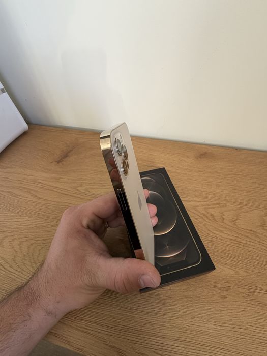 Vand Iphone 12 PRO gold impecabil