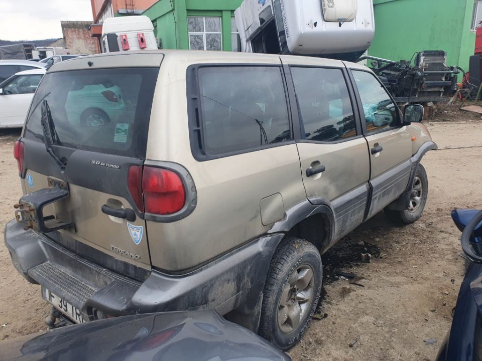 Dezmembrez Nissan Terrano 2 motor 3.0di, 154cp ZD30  plafon panoramic bara fata spate dezmembrari