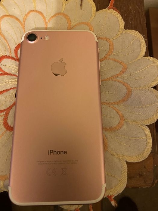 Vind iphone 7 impecabil fara accesorii