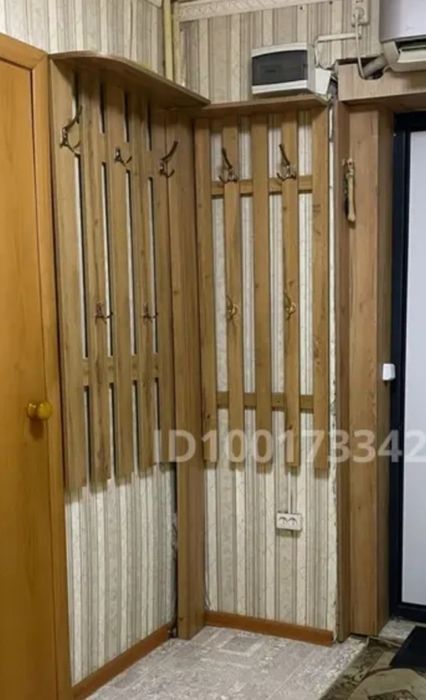 Вешалка в прихожую в хорошем состоянии