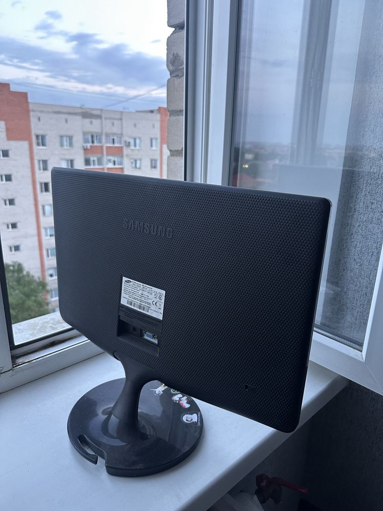 Монитор Samsung Syncmaster sa100