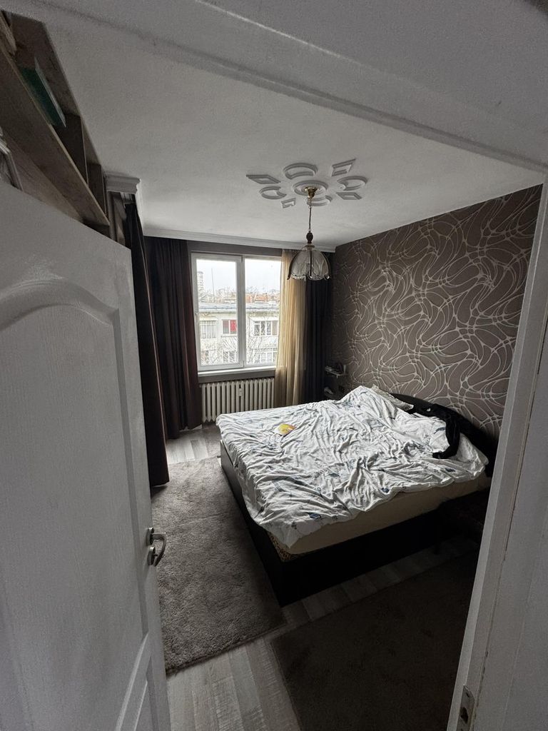 Продава се Четиристаен апартамент в Плевен, Сторгозия - 100 кв.м за 1550 €/кв.м - Снимка #4
