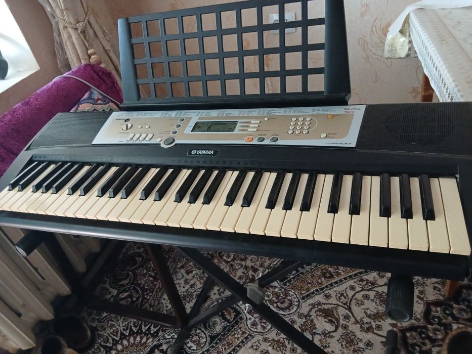 Продам синтезатор Yamaha.