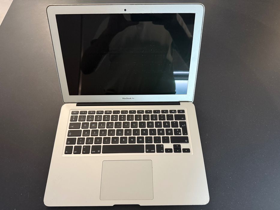 Macbook Air A1466 (2014) macOS Catalina 13 inch 4GB Ram 128 GB storge