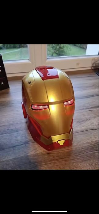 Маска железният човек