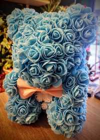 Мече от рози - син цвят.