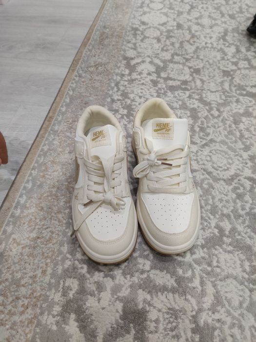 Продам кроссовки новые 40 размер привезли из Вьетнама качество супер