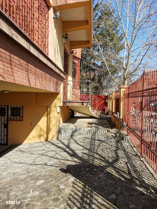 Vila str Garlei cu garaj dublu