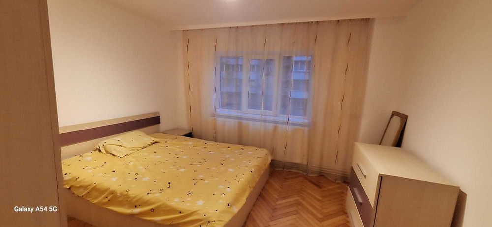 Proprietar închiriez apartament cu 4 camere
