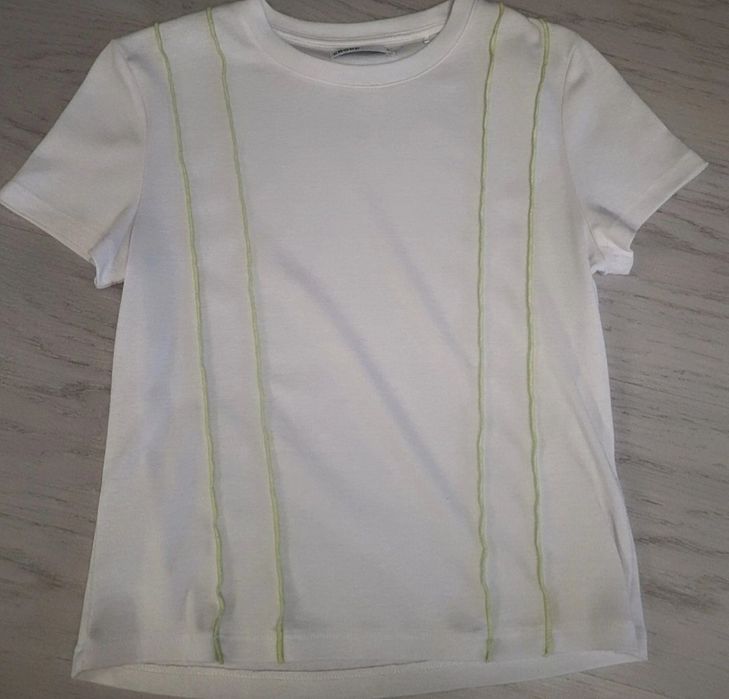 Top alb cu dungi verzi