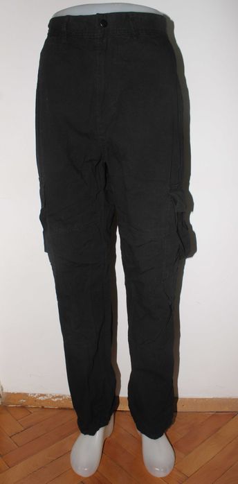 Мъжки черен карго панталон Bershka, Размер: М / EUR 42