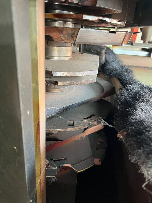 Utilaje tâmplărie geamuri și uși cu tot cu freze