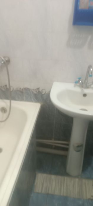 Yangi bozorga yaqin Tinchlik plaza mexmonxona oldidagi Tinchlik domlar