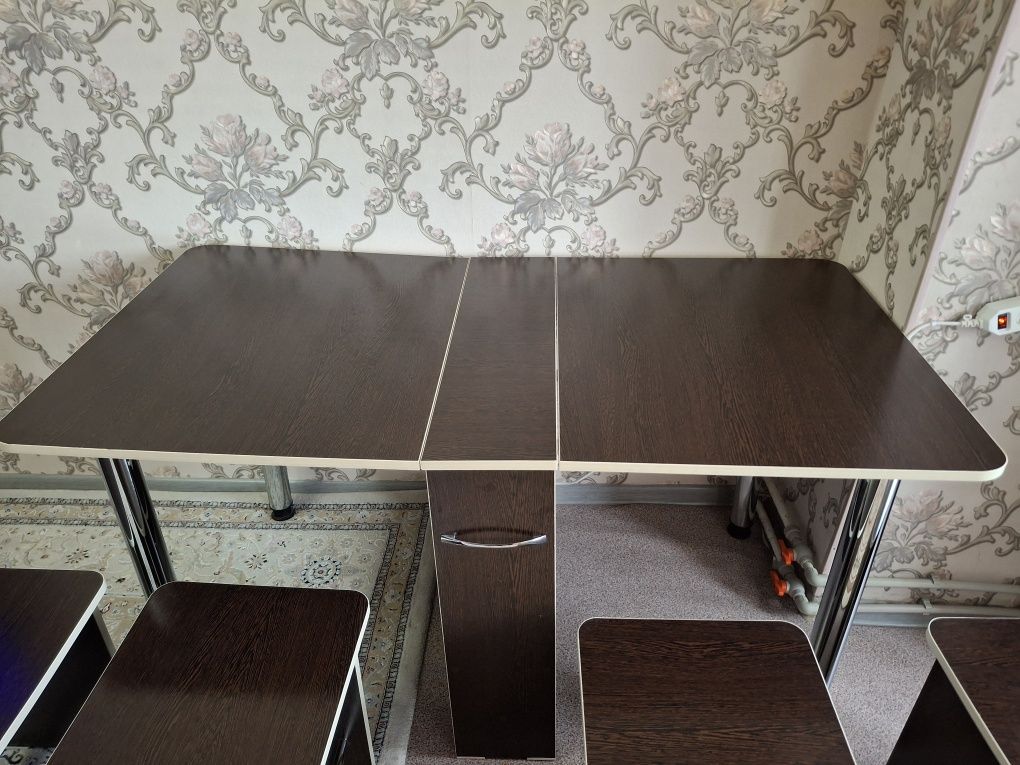 Продам стол и 4.стулья