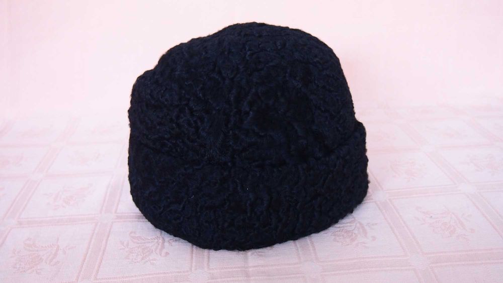 Caciula blana barbati