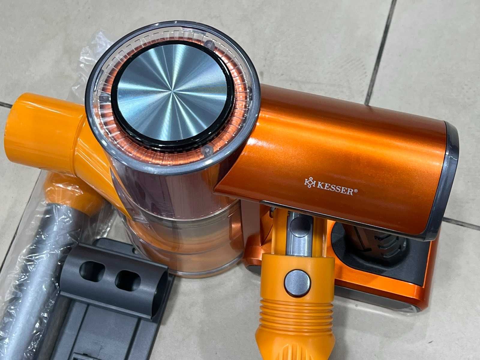 НОВА! Ръчна Прахосмукачка Kesser / 2 в 1