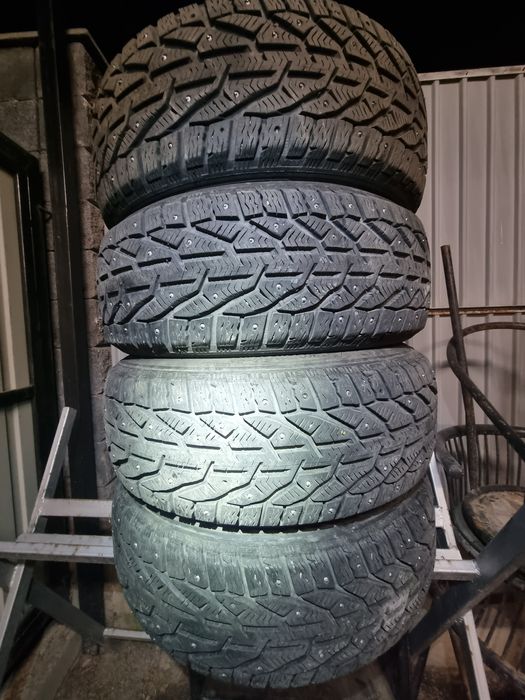 Шины зимние, шипованные