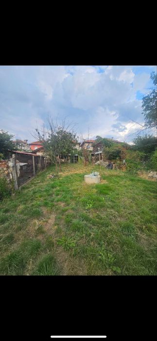Продавам къща в село самораново на 80 км от София
