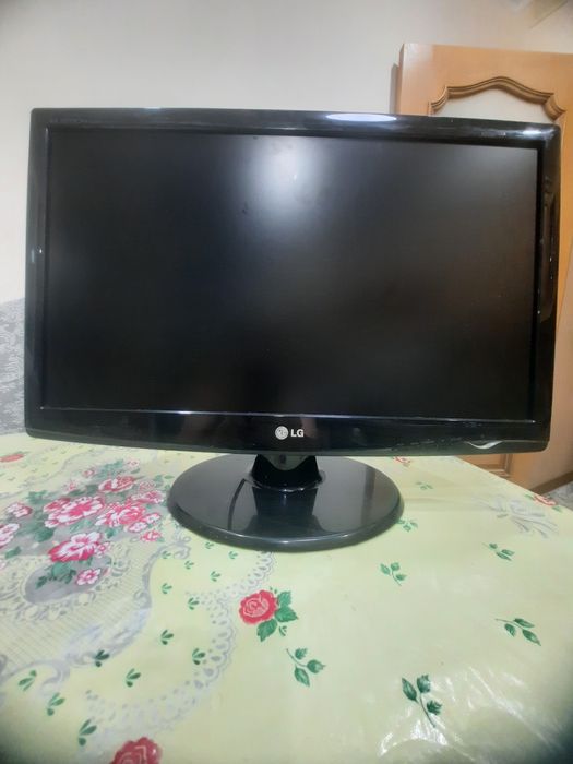 Монитор. Большой. LG flatron w2343s 23 дюим.