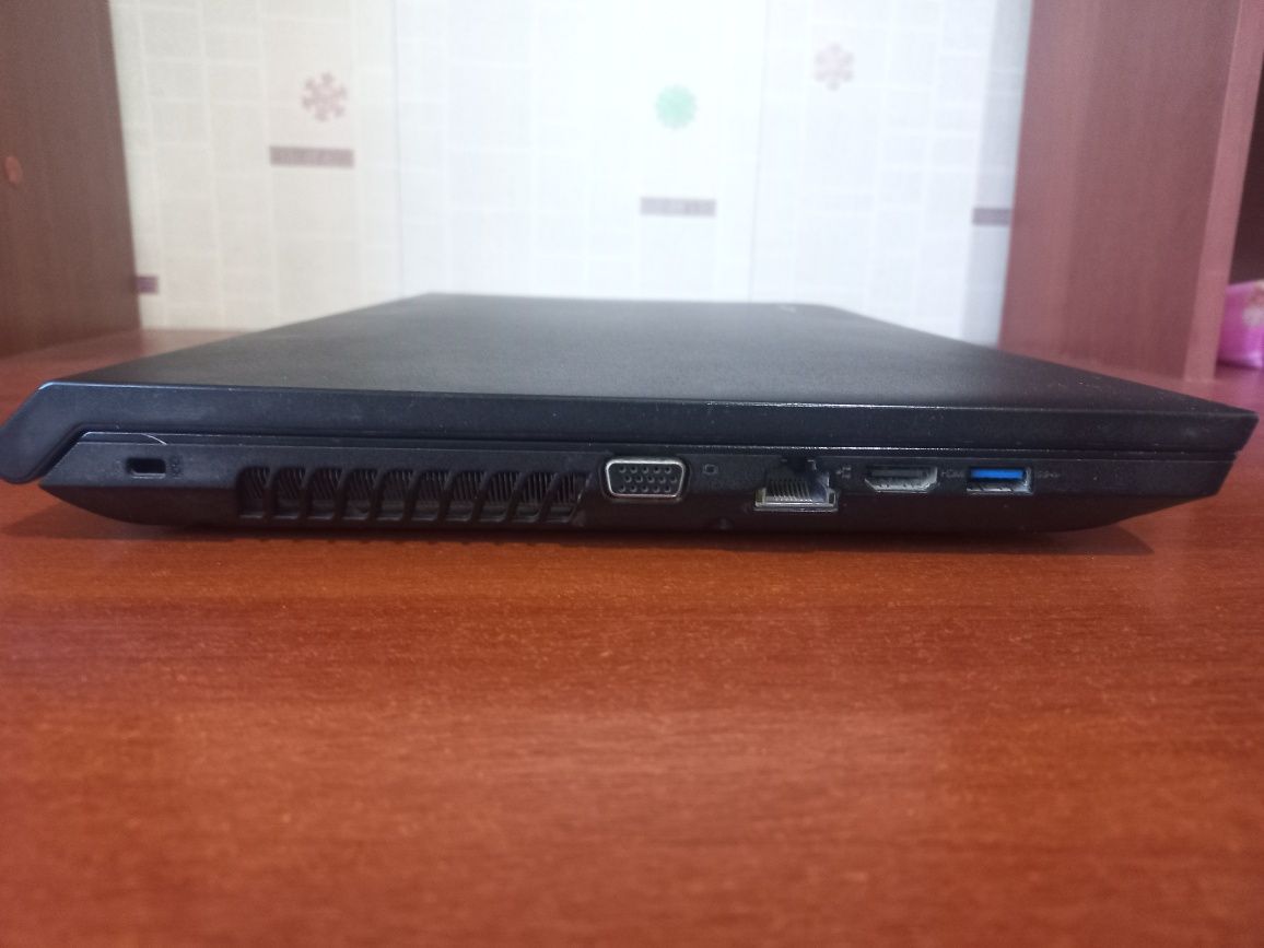 Lenovo noutbook sotiladi