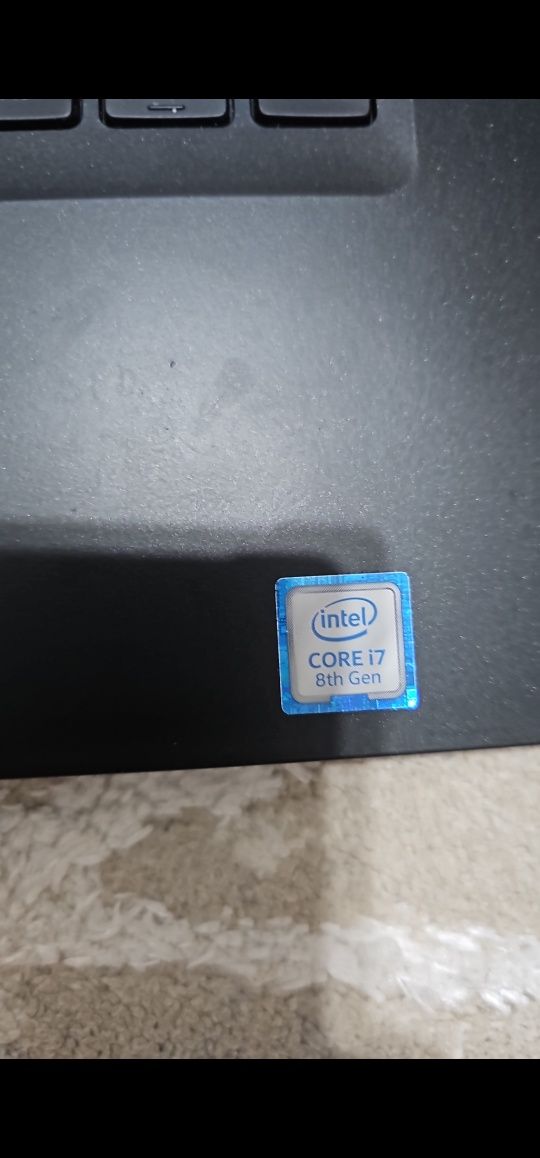 Ноутбук DELL Core i7 8gen ozu 8гб. Ssd 256гб. В идеальном состояний.
