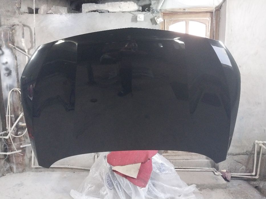 Monza kapot yengiga sepilgan