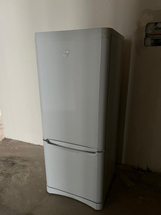 Продам холодильник Indesit