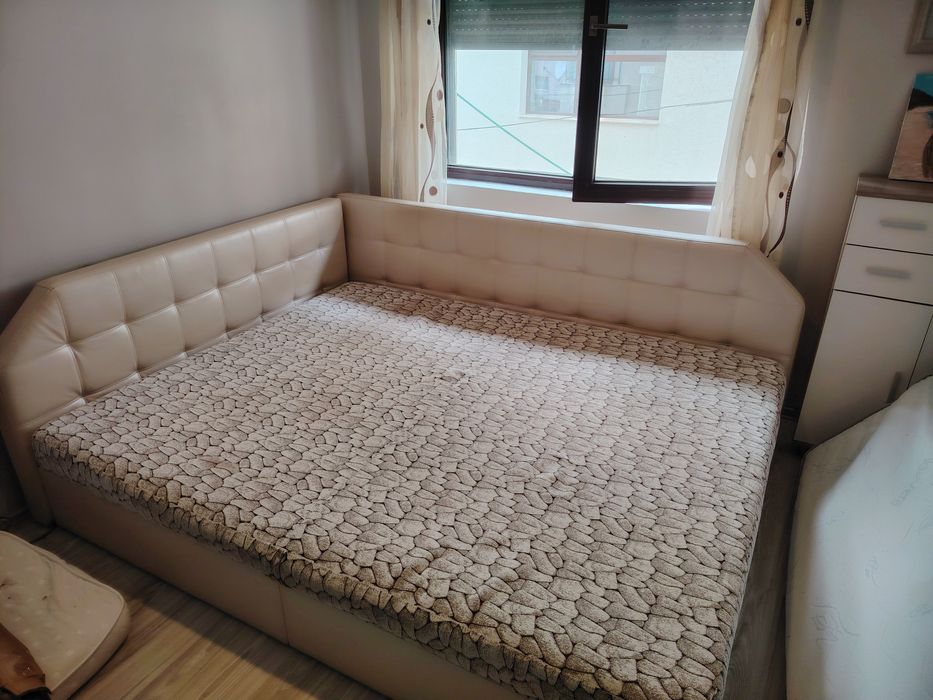 Продавам ъглов диван и спалня