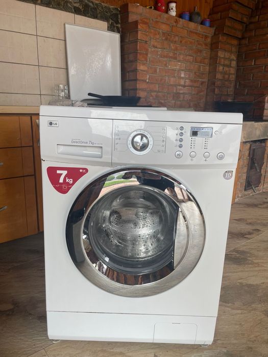 Masina spalat rufe LG 7 kg direct drive.