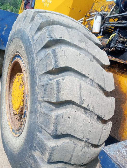 Vând cauciucuri 20, 5/25 vola hanomag