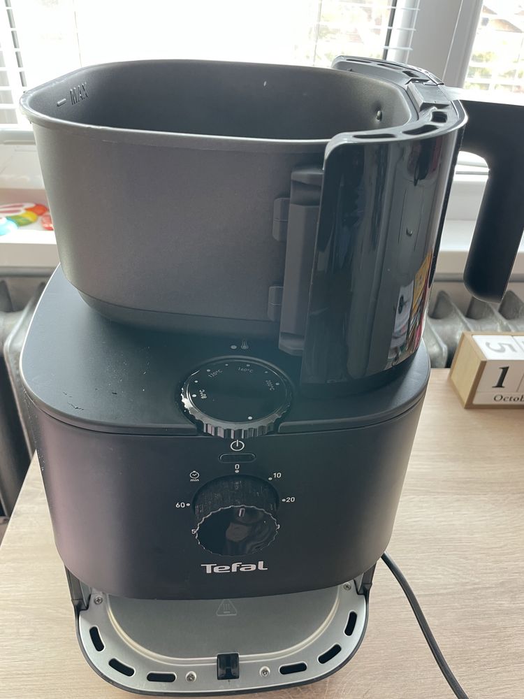 Фритюрник с горещ въздух TEFAL