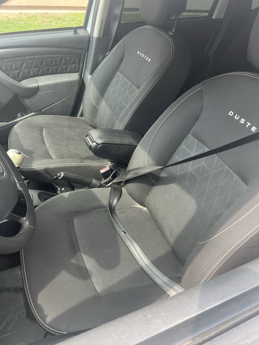 Se vine Dacia Duster