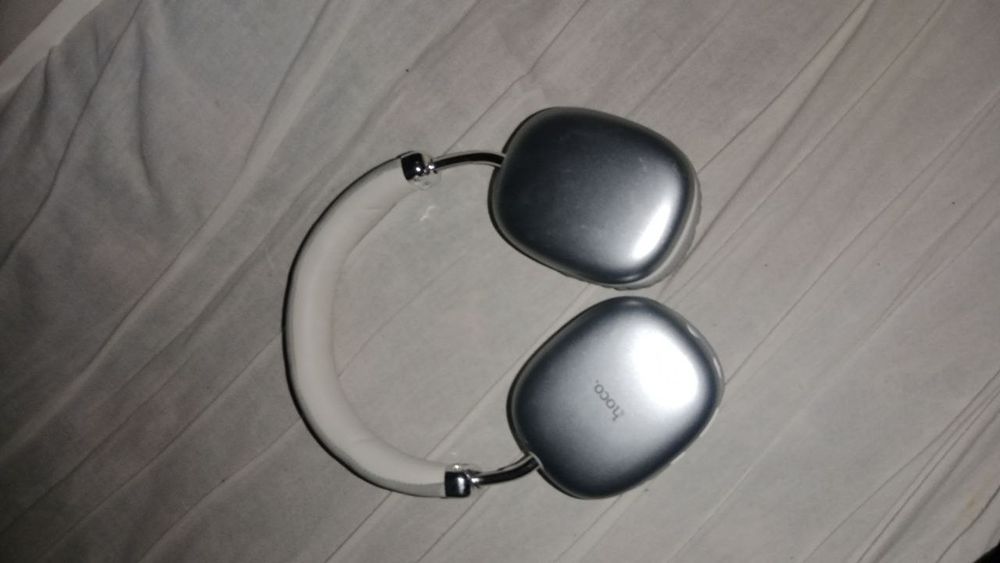 Продаю наушники 
Стоимость: 150.000 сумм
Писать мне в ЛС 
В хорошом со