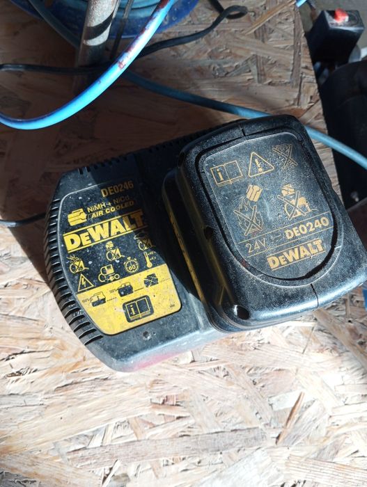 Vând circular + rotopercutor cu acumulator dewalt 24v
