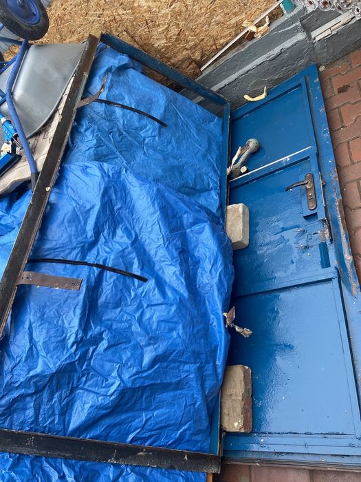 Продам металлический дверь