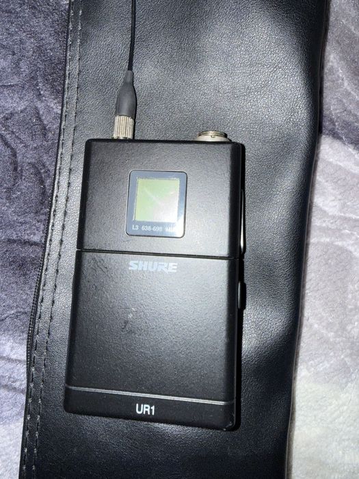 Vand sau Schimb Sistem  wireless microfon instrument SHURE UR4