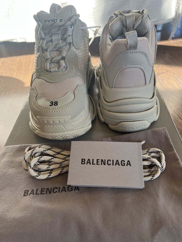 Vând Balenciaga Triple S Originali marime 38 Noi cu Factura