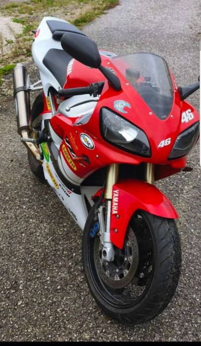 Motocicleta Yamaha izf R1