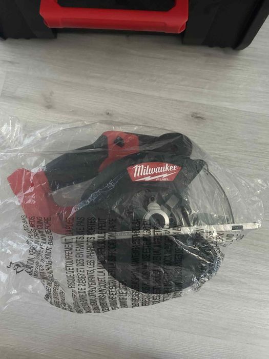 Акумулаторен ръчен циркуляр за метал Milwaukee M18FMCS-502X