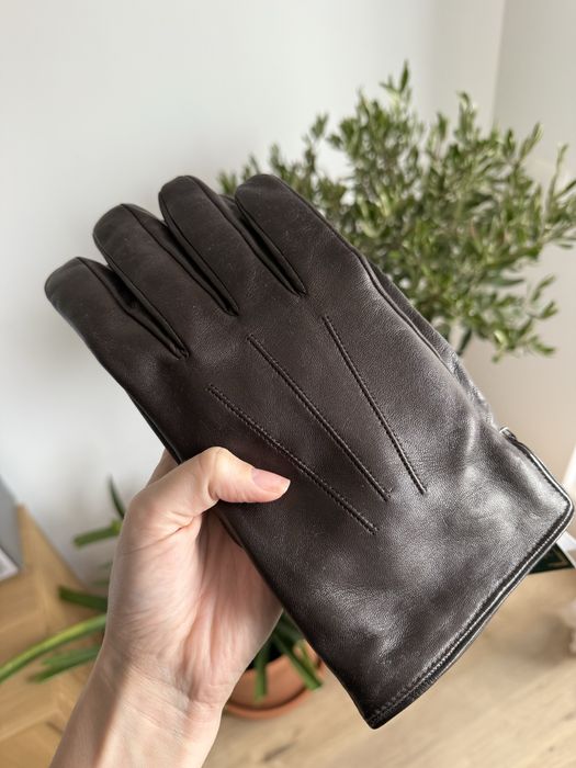 Manusi Hungant noi cu eticheta