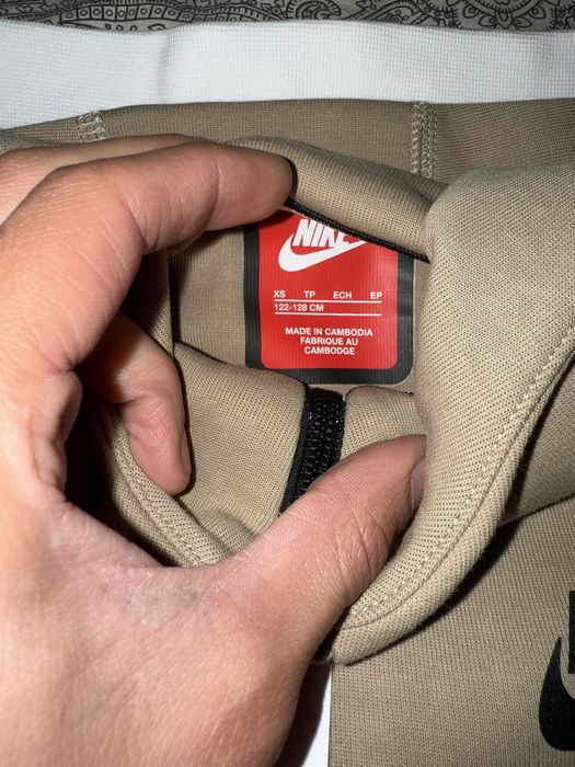 Чисто нов детски суитшърт Nike tech fleece размер “S”