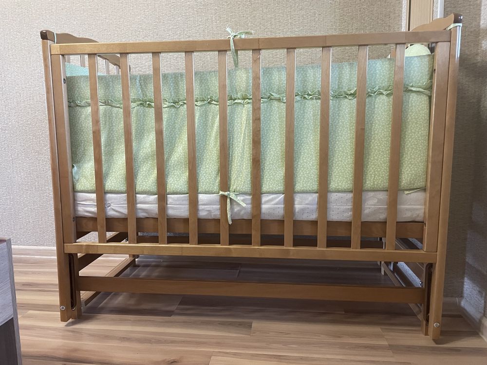 Детская кроватка с матрасом, полный комплект