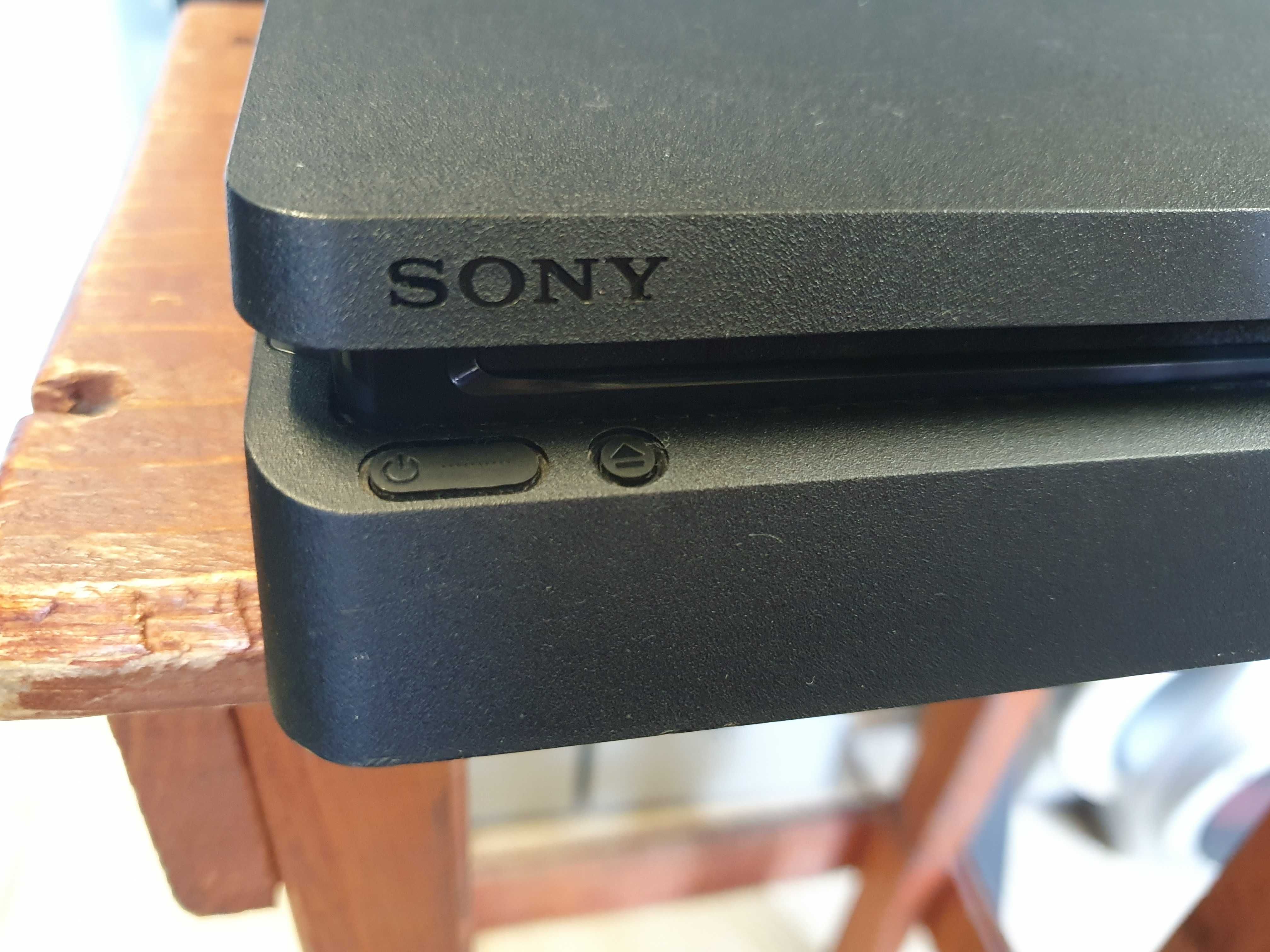 PS4 Play Station 4 Slim 500GB с джойстик и кабели.