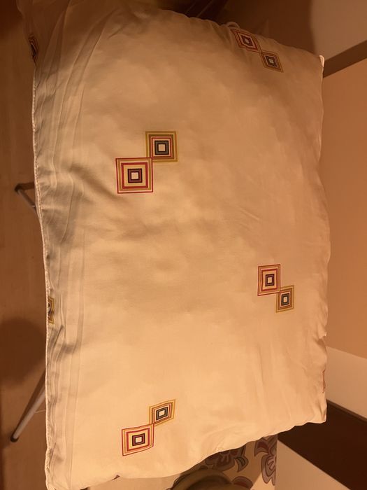 Perna umplutura sintetica si perna umplutura puf 20 lei ambele