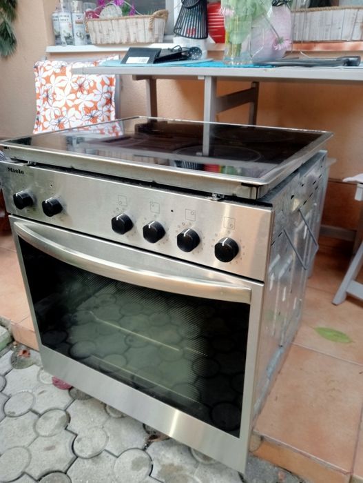Miele si Siemens cuptor electric cu plita ceramica Clasa AAA.Inox