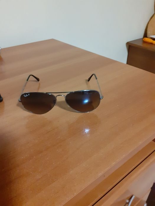 Vând  ochelarii RAY BAN