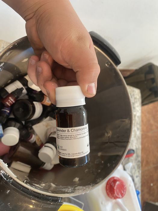 Vand kit de facut lumnarai parfumte cu ceara